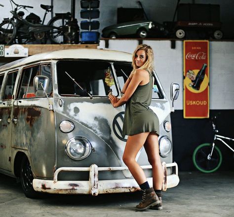 Beetle Girl, Volkswagen Minibus, Hot Vw, Bus Girl, Vans Girl, Combi Volkswagen, Volkswagen Camper, Combi Vw, Pinup Style