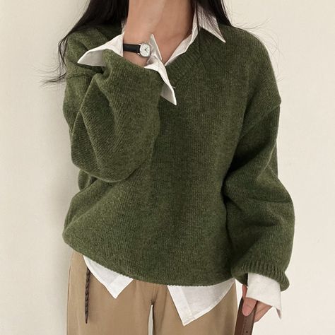 Vintage Solid Color V-Neck Oversized Sweater Dark Green Sweater Outfit, Green Sweater Outfit, Light Academia Outfit, Sweaters Outfit, Dark Green Sweater, Knit Sweater Outfit, Colour Combinations Fashion, Academia Outfits, Korean Casual Outfits