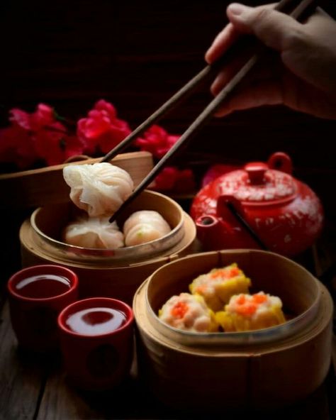 Dim sum Dim Sum Photography, Dim Sum Aesthetic, Asian Food Photography, Chocolate Recipes Homemade, Food O, Cooking Art, Chinese Restaurant, Dim Sum, Food Plating