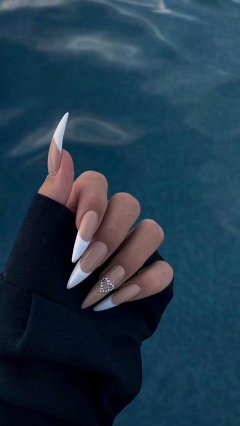 Summer Nails Almond Long, White Nails Stiletto, Long Stilleto Nails Design, Stilleto Nails Designs Summer, Long Acrylic Nails Stiletto, Stiletto Nails Designs Summer, Almond Long Nails, Trendy Nails Stiletto, White Stiletto Nails