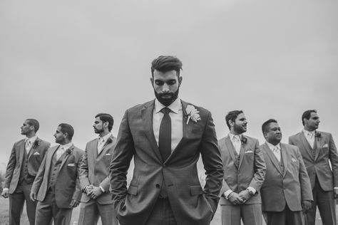 Groomsman Party Photos, Groomsmen Pics Photo Ideas, Cool Wedding Photos Groomsmen, Wedding Poses For Family Group Photos, Group Photo Poses Wedding, Huge Wedding Party Photos, Groomsmen Photo Prompts, Serious Wedding Party Photos, Wedding Poses Family Group Shots