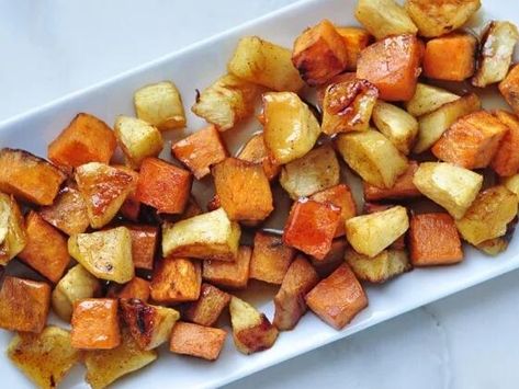 Roasted Cinnamon Apple Sweet Potatoes – The Sweet and Savory Fall Dish Everyone Will Love - NewsBreak Hearty Fall Meal, Maple Glazed Sweet Potatoes, Fried Cheese Bites, Slow Cooker Apple Butter, Sweet Potatoes Recipe, Italian Meals, Autumn Side Dishes, Roasted Apples, Healthy Italian