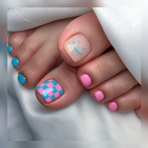 Pedicure Ideas Summer Toenails Vacations, Toe Nail Designs For Summer 2024, Kids Toenail Designs, Pedicure Ideas Designs, Kids Pedicure Ideas, Painted Toenails Ideas, Gel Pedicure Designs, Simple Toenail Designs, Cute Toe Nails Designs