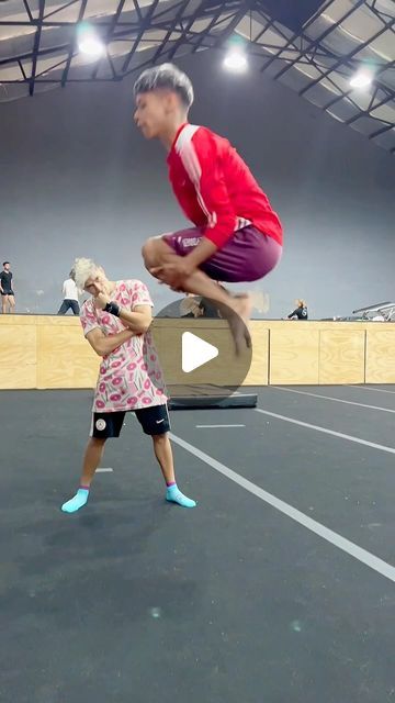 Alex Destreza 🔥 on Instagram: "How to do Backflip 🔥

#gymnastics #acrobatics #olympics #parkour" How To Do A Backflip, 2 Person Stunts, Acrobatic Gymnastics, Easter Hair Bow, Easter Hair, August 8, Christmas Tree With Gifts, Black Braids, Parkour