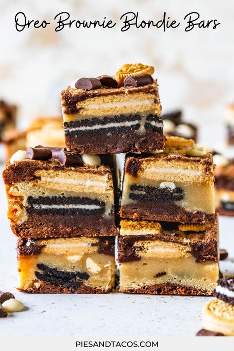 Oreo Brownie Blondie Bars brownie batter on the bottom and top, blondie batter in the middle, layered between Oreos, baked to fudgy perfection #brownie #blondie #bars #chocolate #oreos #desserts Brownie Blondie Recipes, Traybake Recipes, Pies And Tacos, Brownie Blondie, Blondie Bars, Oreo Bars, Bars Dessert, Oreo Brownie, Blondie Recipe