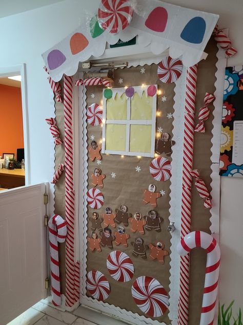 Decorative Christmas Office Doors, Ginger Bread Door Decorations Classroom, Gingerbread Classroom Door Decorations, Gingerbread House Classroom Door Ideas, Decorate Classroom Door For Christmas, Gingerbread House Door Classroom, Gingerbread Door Decorations For School, Gingerbread Classroom Decorations, Gingerbread Door Decorations