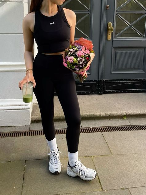 Pilates Outfit Black, Lululemon Leggings Outfit, Alo Outfit, Outfit For Gym, Aesthetic Lululemon, Alo Yoga Outfit, Matcha Aesthetic, Pilates Outfit, Sporty Girl