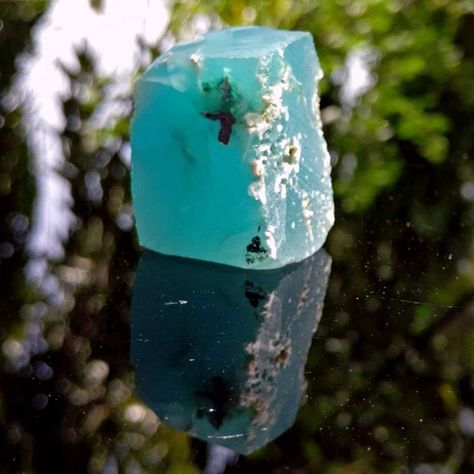 Gem Chrysocolla, natural, durable, stable, unique, colored by traces of native copper and exceptionally translucent material. #gemsilica #chrysocolla #chalcedony #халцедон #ジェムシリカ #クリソコラ #хризоколла #台灣藍寶 #台湾蓝宝 #taiwansapphire #abhikgemsilica #arvindkatira Translucent Material, Gem Silica, Rock Hounding, Crystal Gems, Lava Lamp, Natural Stones, Sapphire, Copper, Gems