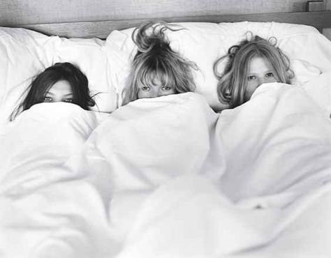 The bridesmaids before they get ready. | 42 Impossibly Fun Wedding Photo Ideas You'll Want To Steal Daria Werbowy, Lara Stone, Bruce Weber, Parents Wedding, Romantic Picnics, W Magazine, Romantic Photos, Photo Couple, Jolie Photo