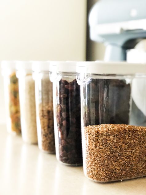 Simple and practical tips for Pantry Organization that work for Real Life! Canned Good Storage, Flourless Baking, Baking Storage, Dogs Treats, Cereal Storage, Dry Food Storage, Baking Goods, Treats Recipes, Organisation Hacks