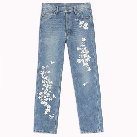 The Runway-Approved Denim Trends That'll Be Everywhere This Fall Jean Embroidery, Denim Embroidery, Chain Stitch Embroidery, Custom Jeans, Painted Jeans, Embroidery On Clothes, Outfit Jeans, Painted Denim, Embellished Jeans