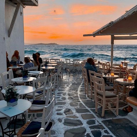 Mykonos Restaurant, Grecia Santorini, Greek Vacation, Mykonos Town, Mykonos Island, Mykonos Greece, Dream Travel Destinations, Vacation Places, Cocktail Bar