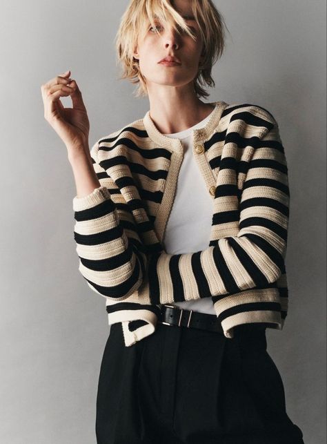 French Street Style Winter, Massimo Dutti Women, Breton Stripes, Elegant Outfit Classy, Stylish Winter Outfits, Striped Vests, Boucle Jacket, Stripe Outfits, Cardigan Outfits