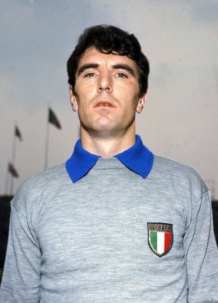 Italy Poses, Pat Jennings, Gigi Buffon, Dino Zoff, Good Soccer Players, Goalkeeper Gloves, James Rodriguez, Football Photos, World Football