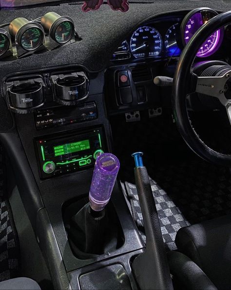 Interior Mods Car, Jdm Car Interior Aesthetic, Modified Car Interior, Jdm Interior Ideas, Modded Car Interior, Car Interior Mods, Car Dashboard Painting Ideas, Jdm Car Accessories, Drift Car Interior