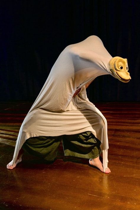 East Meets West, Old Meets New: The Dreamlike Beauty of Hua Hua Zhang's Experimental Puppetry – FringeArts Costume Puppet, Theater Character, Theatre Puppets, Puppetry Arts, Puppetry Theatre, Experimental Theatre, Puppet Costume, Surface Of The Moon, Theater Costumes