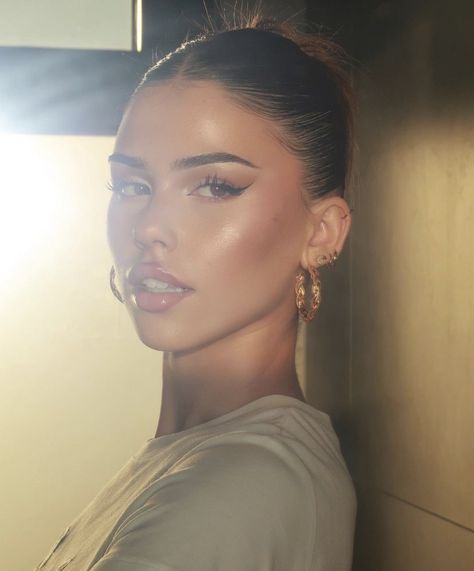 leah halton
makeup 
makeup goals
makeup ideas
makeup inspo
digital camera
hair
hair goals Leah Halton, Natural Glowy Makeup, Dewy Makeup, Glowy Makeup, Foto Ideas Instagram, Golden Girl, Makati, Makeup For Brown Eyes, Girls Makeup