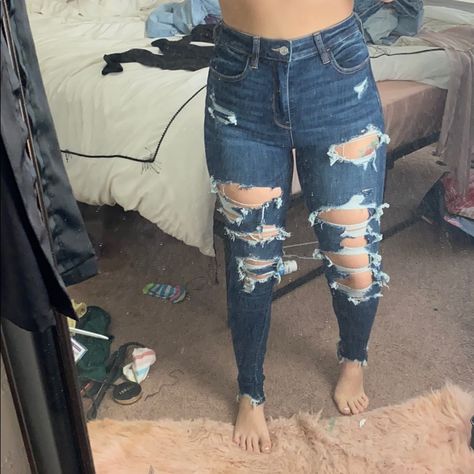 Brand New Never Worn & No Stains! Size 6 High Rise Jeans Outfit, American Eagle Jeans Outfit, Cute Ripped Jeans, Cozy Clothes, Ripped Jeans Outfit, Baddie Outfit, Luxury Room, Latina Fashion Outfits, Regular Fit Jeans