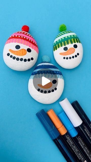 Snowman Rock Painting Ideas, Christmas Painted Rocks Snowman, Painting Snowmen, Christmas Rock Painting Ideas, Pebble Painting Christmas Rock Art, Painted Rocks Christmas Theme, Christmas Painted Rocks Sculptures & Statues, Rock Painting Ideas, Instagram Painting