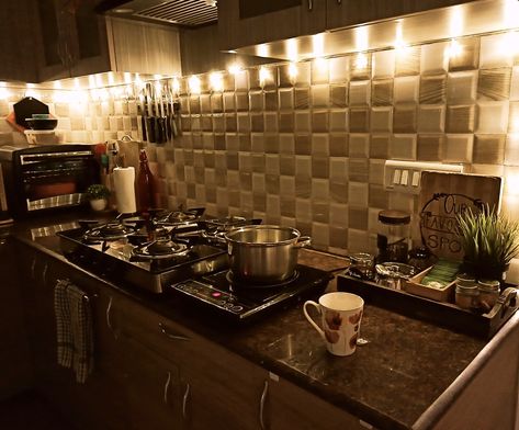 Adding string/fairy lights under the kitchen cabinets can be a temporary solution for those who don't have under-cabinet lighting. Led String Lights Kitchen, Fairy Lights Kitchen Cabinets, String Lights Kitchen Cabinets, Twinkle Lights In Kitchen, Fairy Lights In Kitchen Ideas, Twinkle Lights Kitchen, Kitchen String Lights, String Lights In Kitchen, Fairy Lights In Kitchen