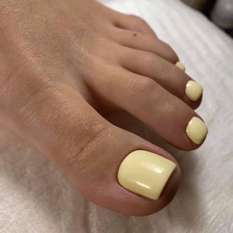 Neon Yellow Pedicure, Yellow Pedicure Ideas, Yellow Pedicure, Yellow Toe Nails, Neon Yellow Nails, Feminine Patterns, French Pedicure, Pedicure Ideas, Gel Toe Nails