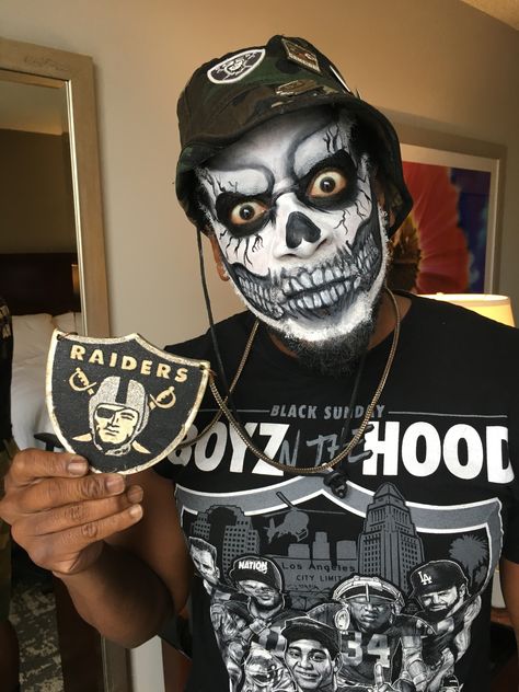 Super fan face paint by artist at MakingFacesMN. Raiders Face Paint, Fan Face Paint, Football Face Paint, Bar Stuff, Painted Fan, Lotus Pond, Raider Nation, Los Angeles City, Face Painting Halloween