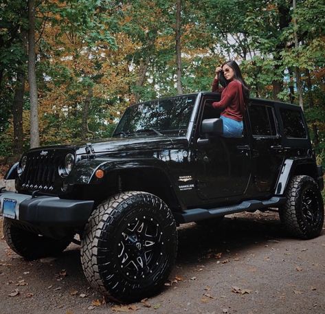 Jeep Wrangler Girl, Jeep Sahara, Jeep Dogs, Jeep Photos, Red Jeep, Car Poses, Dirt Bike Girl, Jacked Up Trucks, Dream Cars Jeep