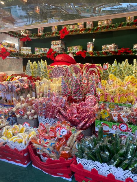 Tallin Christmas Market, Tallinn Christmas Market, Tallinn Estonia Christmas, Tallinn Estonia Aesthetic, Tallinn Aesthetic, Estonia Aesthetic, Vilnius Christmas, Aesthetic Snacks, Winter Poses