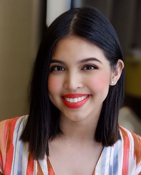 Maine Mendoza height Maine Mendoza Outfit, Brown Eyes And Brown Hair, Pasig City, Maine Mendoza, Alden Richards, Face Anatomy, Portrait References, Interview Style, Random Pictures