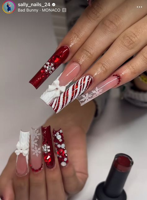 Glitter Christmas Nails Acrylic, Christmas Nails Gold And Red, Red And Green Nails Acrylic, Red Christmas Nails Glitter, Christmas Nails Long Coffin, Extra Christmas Nails, Dark Red Christmas Nails, Christmas Nail Sets, Baddie Christmas Nails