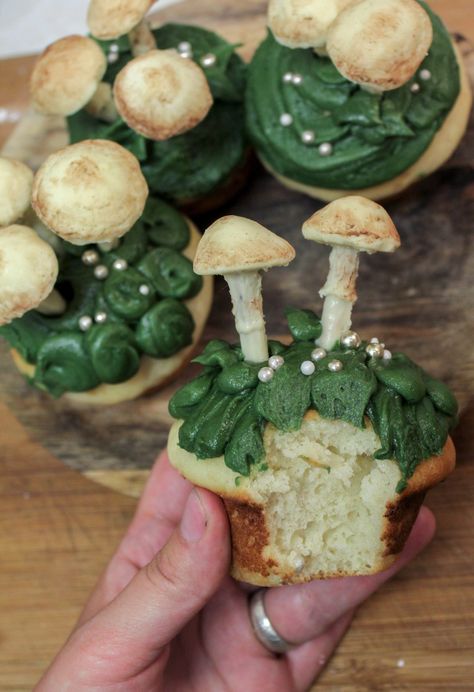 Fantasy Themed Desserts, Mushroom Looking Treats, Fantasy Inspired Food, Fantasy Baked Goods, Icing Mushrooms, Fantasy Themed Food, Mushroom Cupcakes Woodland, Fantasy Snacks, Fantasy Sweets