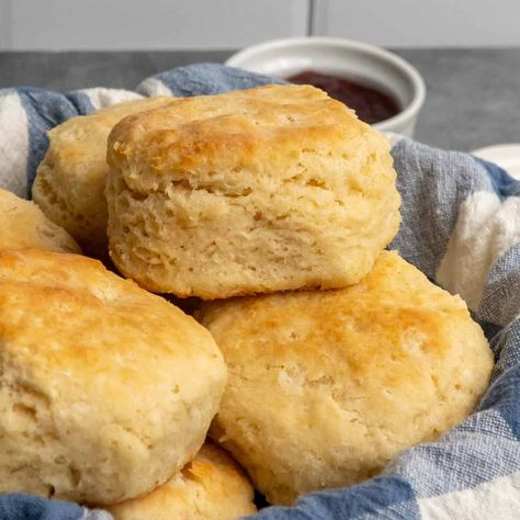 Making soft, tender biscuits from scratch is simpler than you think! These Easy Homemade Biscuits use just 5 basic ingredients you probably already have in your kitchen and will be on the table in under 30 minutes. Easy Biscuit Recipe No Milk, Homemade Biscuits Easy No Buttermilk, Easy Biscuit Recipe Without Buttermilk, Homemade Biscuits Without Baking Powder, Easy Biscuit Recipe Self Rising Flour, Homemade Biscuits From Scratch, Breakfast Dessert Recipes, Biscuits From Scratch, Easy Homemade Biscuits