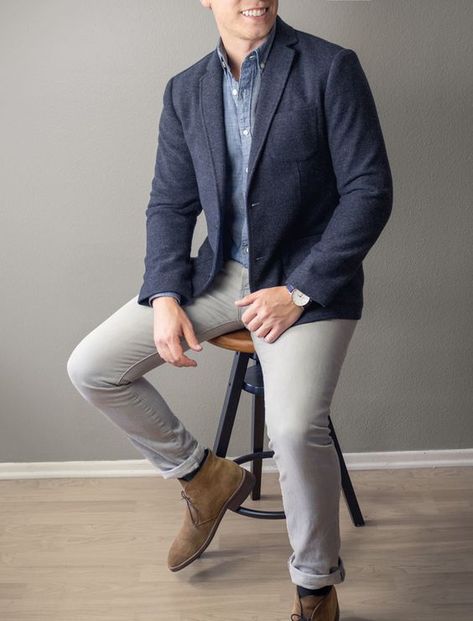 tweed sport coat with chambray shirt gray jeans and suede chukka boots Chukka Boots Men Outfit, Sports Coat Outfit Men, Mens Sport Coat Outfit, Chukka Boots Outfit, Sport Coat Outfit, Fall Lunch, Coat Outfit Ideas, Boots Men Outfit, Outfit Sport