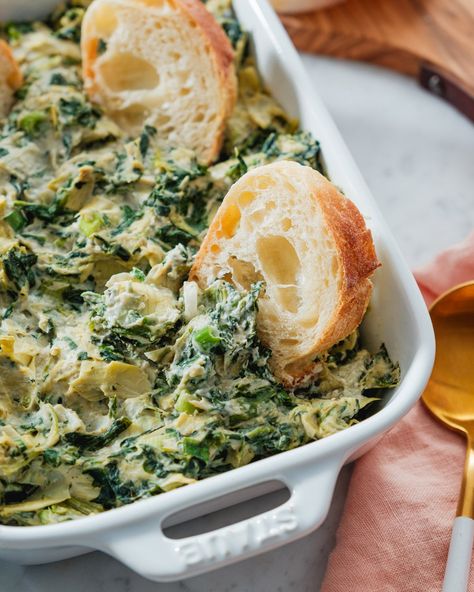 This vegan spinach artichoke dip is better than the original: get ready to wow everyone! It's easy to make with no substitute dairy required. #spinachartichokedip #spinachartichoke #veganspinachartichokedip #vegandip #veganappetizer #veganrecipe #vegansnack Vegan Spinach Dip, Vegan Spinach Artichoke Dip, Vegan Spinach, Vegan Dip, Spinach Artichoke Dip, Drying Dill, Pita Chips, Spinach Dip, Paleo Vegan