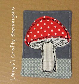 Handmade Mushrooms, Sewn Cards, Arte Hippy, Free Stitching, Quilted Cards, Nifty Crafts, Freehand Machine Embroidery, Mushroom Crafts, Fabric Postcards