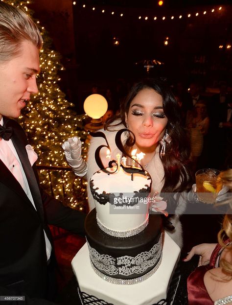 Vanessa Hudgens Birthday, Austin Butler And Vanessa Hudgens, Austin Butler And Vanessa, Couples Birthday, Elvis Presley Christmas, Ciara Wilson, Gossip Girl Fashion Blair, Awards Viewing Party, Chuck Blair