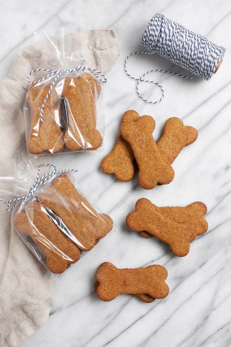 Diy Dog Treats Healthy, Pumpkin Applesauce, Homemade Dog Cookies, Dog Biscuits Homemade, Dog Biscuit Recipes, Easy Dog Treats, Healthy Dog Treats Homemade, Peanut Butter Dog Treats, Diy Dog Treats