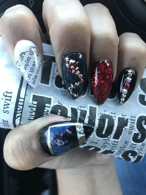 Taylor Swift Christmas Nails, Reputation Taylor Swift Nails, Reputation Nails Taylor Swift, Taylor Swift Inspired Nails, Reputation Nails, Swift Nails, Taylor Swift Nails, Taylor Swift Christmas, Taylor Swift Reputation