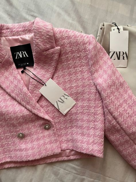 New zara pink shop Zara Clothes Women, Pink Shop, Zara Coat, Zara Outfit, Black Outfits, Style Clothes, Pink Accents, Winter Clothes, Aza Fashion