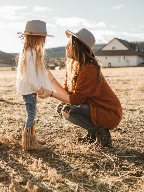 Matching mom and daughter wide brim felt hats with handmade leatherette hand band with fringe detail. Mommy and me flat brim hats that are totally compliment worthy! These matching adult and kid hats make perfect Christmas presents, Mother's Day gift, Easter outfit, Birthdays and are great for family pictures!  Because what's cuter than twinning with your mini me???? NOTHING. There's nothing cuter! Compliment worth styles that both of you will love. Adorable for family pictures or to dress up an Flat Brim Hats, Wide Brim Felt Hat, Felt Kids, Mommy And Me Photo Shoot, Fall Family Photo Outfits, Family Photoshoot Outfits, Womens Fedora, Fall Family Pictures, Family Photo Pose