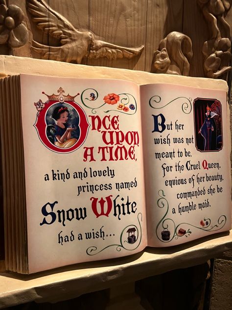 Disneyland Snow White Ride, Snow White Disneyland, Disneyland Paris Aesthetic, Paris Snow, Aesthetic Snow, Disneyland Rides, Disney Storybook, Yearbook Ideas, Disney Books