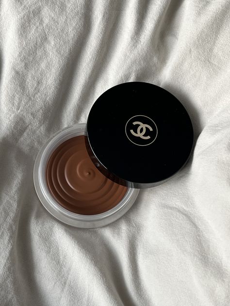 Chanel les beiges healthy glow bronzing cream 💄 Chanel Les Beiges Bronzing Cream, Chanel Cream Aesthetic, Chanel Bronzer Aesthetic, Chanel Cream Bronzer, Chanel Bronzer, Chanel Les Beiges Healthy Glow, Chanel Cream, Cream Bronzer, Chanel Les Beiges