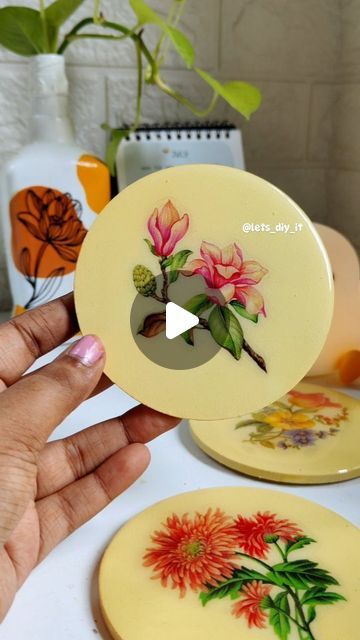 Resin On Acrylic Painting, Mdf Coasters Diy, Resin Over Decoupage, Resin On Mdf Board, Mdf Resin Art, Mdf Coasters Painting, Mdf Painting Ideas, Painting Coasters Ideas, Painted Coasters Diy