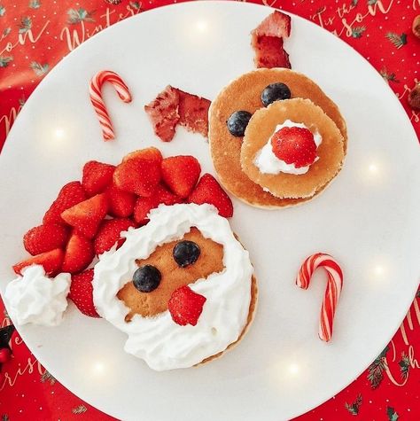 Breakfast From The North Pole, Christmas Themed Toddler Food, Toddler Christmas Breakfast Ideas, Easy Christmas Breakfast Ideas For Kids, Northpole Breakfast Ideas, Santa Breakfast Ideas For Kids, Elf North Pole Breakfast, Cute Christmas Breakfast Ideas, Thanksgiving Breakfast Ideas For Kids