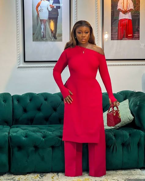 Red two piece pants set outfit inspiration Material Styles For Ladies, 2 Piece Outfit Set Pants, Trouser And Top For Ladies, Material Styles, Two Piece Outfits Pants, Corporate Dress, 2piece Outfits, Chic Dress Classy, Elegant Outfit Classy