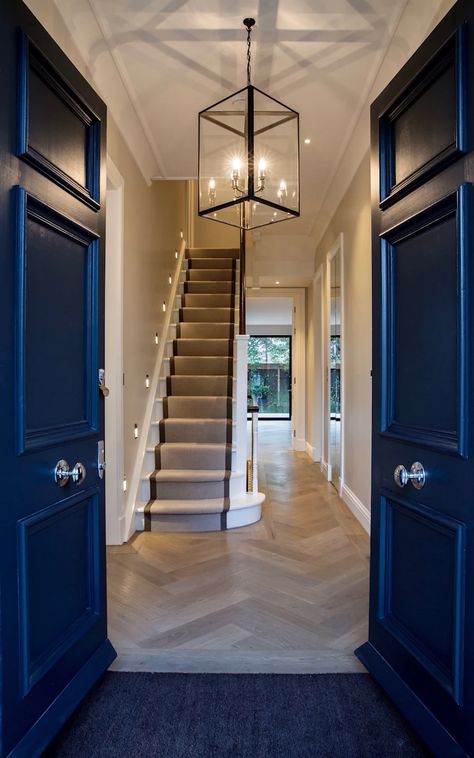 Modern Hallway Design, Modern Corridor, House Staircase, Small Entryways, Entrance Modern, Hallway Designs, Hallway Design, Door Entrance, Front Door Entrance