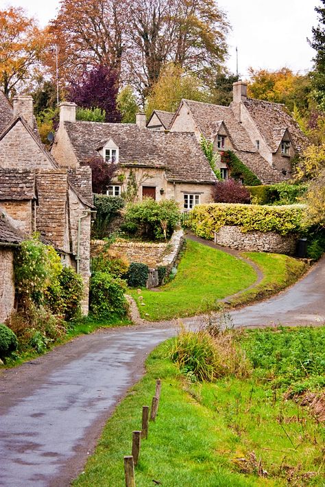 Cotswolds England, English Village, Hand Luggage, Home Inspiration, Stone Houses, Intp, English Countryside, England Travel, Uk Travel