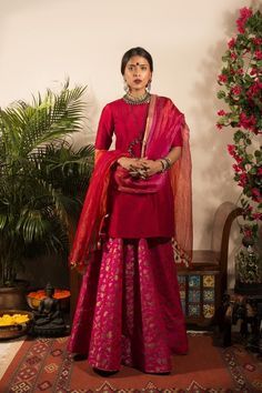 Kurta And Lehenga Style, Brocade Anarkali Dress, Kurta With Dupatta For Women, Karwachauth Look Ideas, Karwachauth Dress Ideas, Outfit Ideas Indian, Indian Outfit Ideas, Pastel Palettes, Kurtis For Women