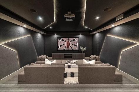 Modern movie room with wall strip led lighting House Cinema Room, French Modern Exterior, Cave Lighting, House Cinema, Man Cave Lighting, Home Theater Room Design, Theater Room Design, Home Theater Rooms, Cinema Room