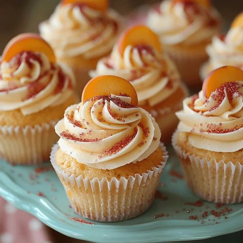 Peach Bellini Cupcakes, Bubbly Brunch, Recipes Deserts, Peach Cupcakes, Fruit Cupcakes, Italian Gourmet, Frosting Recipes Easy, Peach Recipes, Cupcake Wars